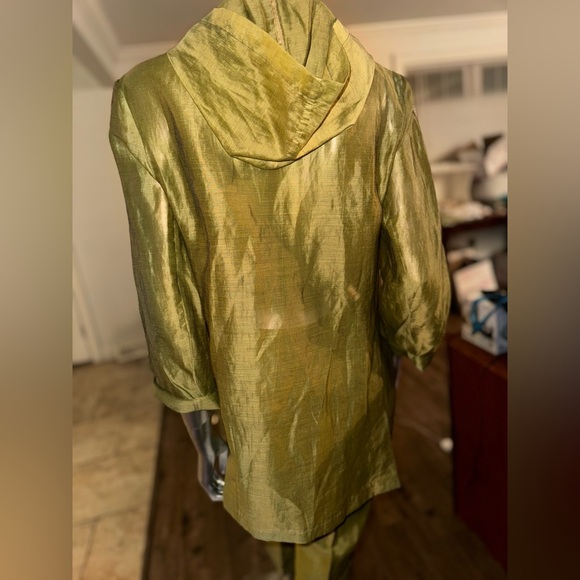 Marisa Minicucci 2 Piece Light Weight Suit - Picture 9 of 9